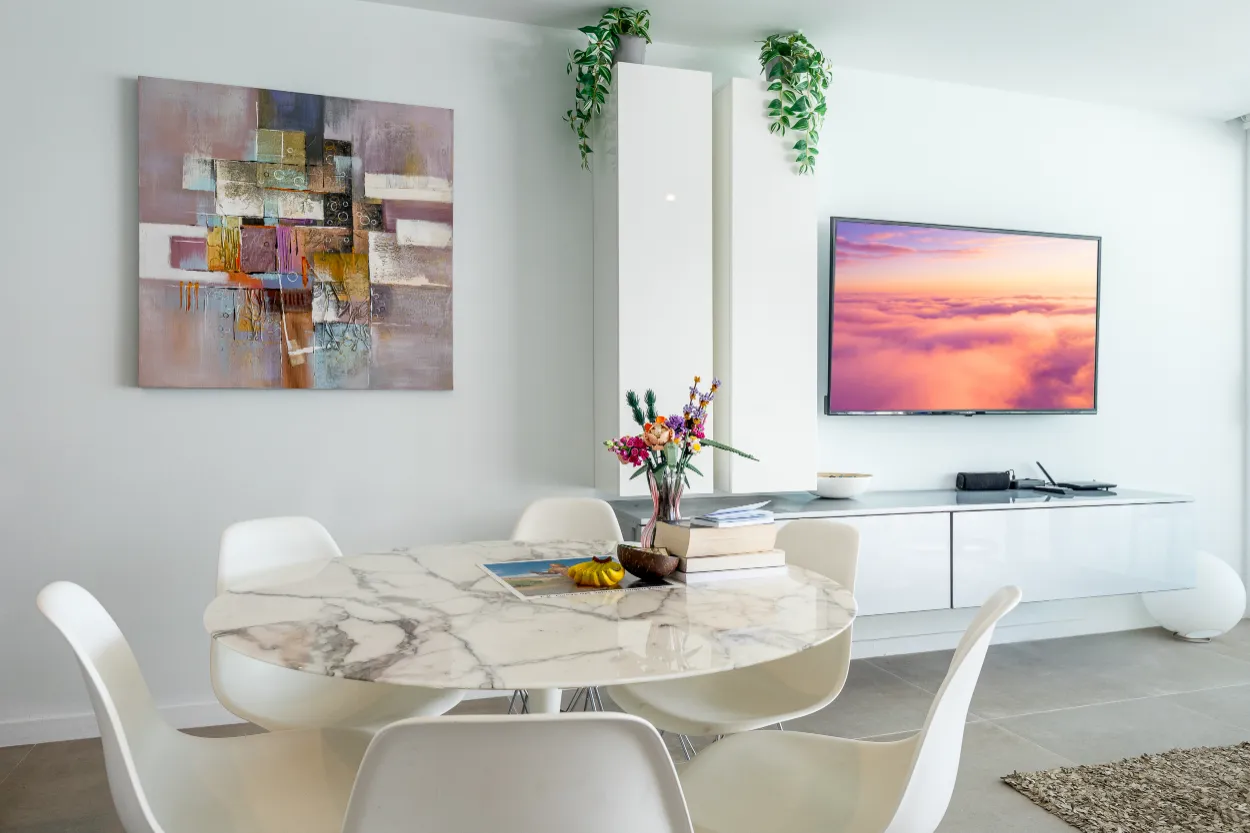 Vista del Silencio - dining-area-with-tv-and-artwork